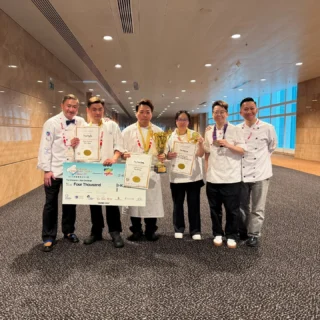 Proud Moments at HOFEX 2025 for Regent Hong Kong 

We are honored to share our humble achievements at HOFEX 2025, reflecting the dedication and talent of our culinary team.

🏅 Gold – Chef Chan Kwun Kwong & Chef Chung Wing Kin | Meat Challenge
🏅 Gold – Chef Chan Wing Lam | U25 Chocolate Cake
🥈 Silver – Chef Lee Ying Ting | Live Seafood Cooking (Halibut)
🥈 Silver – Chefs Chan Sze Long Sasa & Chan Ngai Chun | Afternoon Tea Set (Team Competition)
🥉 Bronze – Chef Chan Kwun Kwong | Live Meat Cooking (Flank Steak) 

We extend our heartfelt congratulations to all involved for their artistry, precision, and unwavering dedication. This milestone reflects our team’s relentless pursuit of excellence and is a meaningful moment to share with the broader culinary and hospitality community. 

Thank you for your continued support—here’s to many more achievements ahead

我們很高興與大家分享香港麗晶酒店廚藝團隊在2025年HOFEX國際烹飪大賽中的傑出成就。 
 
🏅 金獎 – 陳冠光師傅、鍾永健師傅｜肉類挑戰賽 
🏅 金獎 – 陳詠琳師傅｜U25朱古力蛋糕 
🥈 銀獎 – 李映葶師傅｜現場烹飪：海鮮（比目魚） 
🥈 銀獎 – 陳斯朗師傅、陳藝真師傅｜下午茶套餐（團隊賽） 
🥉 銅獎 – 陳冠光師傅｜現場烹飪：肉類（牛腩） 
 
我們衷心祝賀這些才華橫溢的廚師，他們以精湛的技藝、嚴謹的態度和堅定的熱誠成功獲得以上獎項。這份榮耀不僅體現了香港麗晶酒店追求卓越的精神，更是值得與整個餐飲及酒店業界共同分享的重要時刻。 
 
#RegentHongKong #HOFEX2025 #CulinaryExcellence #TeamSuccess #Hospitality
