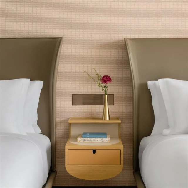 Regent Hong Kong awarded the TUU Green Bamboo Badge, an honour presented by the TUU Eco Stay Awards in recognition of outstanding progress in sustainable hospitality. 
 
Our efforts are delivering meaningful results: 
• 23% less electricity used since our renovation 
• Food waste under 0.35kg/m² through smart kitchens and community support 
• 97% local team, including 75% in management, championing Hong Kong talent 
 
This recognition celebrates our team’s dedication and the shared journey with our guests toward a more sustainable future. Regent Hong Kong remains devoted to supporting @IHG Hotels & Resorts’ ‘Journey to Tomorrow’ initiative, working in harmony to inspire positive transformation, enrich our community, and safeguard the world we all cherish. 
 
香港麗晶酒店榮獲TUU「 Green Bamboo 」徽章認證！ 
 
我們致力於可持續發展，成果有目共睹： 
• 翻新後電力消耗減少23% 
• 智慧廚房管理及社區合作，食物浪費低於每平方米0.35公斤 
• 超過97%員工及75%管理層為本地僱員，積極支持香港人才與經濟 
 
感謝TUU Eco Stay Awards對酒店團隊努力的肯定，也感謝大家一直以來的支持！讓我們一起邁向更綠色的未來！香港麗晶酒店將繼續全力支持洲際酒店集團「明日方州」計劃，攜手推動積極變革，豐富我們的社區，並守護我們共同珍惜的世界。 
 
#RegentHongKong #GreenBamboo #Sustainability #EcoStayAwards #ProudlyLocal