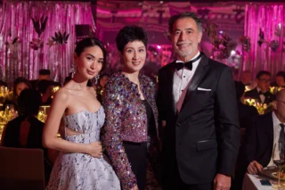 A Glorious Evening of Culture, Community, and Creativity at Regent Hong Kong

We are profoundly honored to have served as the venue & Hospitality Partner for the First Initiative Foundation’s inaugural “DARE with Flair” charity event. This remarkable evening, held for the first time in our exquisite Grand Ballroom, seamlessly intertwined culture, community, and purpose, fostering an atmosphere brimming with creativity and generosity.

The soiré was a beautiful blend of culture and community, featuring extraordinary dining curated by world-renowned chefs, including Marike van Beurden, Éric Bouchenoire, Christian Julliard, Sébastien Vauxion, and Sylvestre Wahid. Each dish was a masterpiece, culminating in a delightful finale crafted by our own Culinary Director, Ciro Petrone, alongside Executive Pastry Chef Andy Yeung, whose stunning petit fours left an indelible impression.

As guests ascended our grand marble staircase, transformed into a breathtaking tribute to the evening’s theme, they were welcomed by a rich tapestry of heartfelt performances and inspiring conversations. We take immense pride in providing a venue that nurtures such meaningful connections and empowers impactful moments.
It was a true privilege to welcome FIF’s guests to our iconic venue. We are committed to curating experiences that celebrate culture, foster community, and inspire creativity. The elegance of our marble staircase and ballroom provided a stunning backdrop for a memorable evening dedicated to unity and positive change.
A heartfelt thank you to everyone who joined us in this celebration of creativity and philanthropy. Together, we can uplift our community and ignite meaningful transformation. Let’s continue to inspire change and support one another in this shared journey.

我們深感榮幸，成為領賢慈善基金首屆「DARE with Flair」慈善盛會的官方場地及款待合作夥伴。這場於麗晶大禮堂舉行的盛會，營造出充滿靈感與慷慨的氛圍。賓客踏上雲石階梯，迎來一系列充滿創意的主題藝術裝置與動人表演，將文化、社群與創意完美交融。我們以能成為這場啟發人心的文化與慈善盛宴的合作夥伴為榮。

晚宴由多位國際名廚聯袂獻藝，包括 Marike van Beurden、Éric Bouchenoire、Christian Julliard、Sébastien Vauxion 及 Sylvestre Wahid，並由香港麗晶酒店的廚藝總監 Ciro Petrone 與行政糕餅總廚楊焯賢Andy Yeung 精心呈獻飯後甜點，為賓客帶來難忘滋味。

衷心感謝每一位參與者，讓我們攜手推動社群進步，點燃創意與善意的力量。

#RegentHongKong #DAREwithFlair @fif.hk