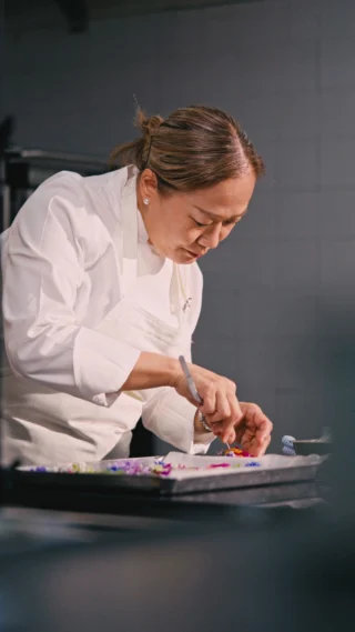 Step into a world of botanical wonder at Regent Hong Kong. From June 11 to July 31, indulge in “L’Alchimia dei Profumi”—a plant-based Afternoon Tea crafted by Asia’s Best Pastry Chef 2024, Mineko Kato. Delight in artfully crafted desserts inspired by the scents and beauty of nature, and experience a sophisticated journey of the senses that captures the grace and charm of summer.

「L’Alchimia dei Profumi」全植物性下午茶於2025年6月11日至7月31日華麗登場，由2024年「亞洲最佳甜品師」加藤峰子 @minekokato_ 傾心創作。她以香氣與記憶為靈感，將植物的純淨與藝術美感融入每一道甜點，細膩展現夏日的優雅與詩意。 

誠邀您親臨大堂酒廊，與我們一同沉醉於加藤峰子創造的植物美學世界。 

#RegentHongKong #RegentHotelsandResorts #TheLobbyLounge #AfternoonTeaHK #MinekoKato #plantbaseddessert #vegandessert #tart #thinkgreen #sustainable #Valrhona #ValhronaAsia #ValrhonaChocolate #Adamance #Adamancefruits #FruitPuree #Pariani #AuthenticFlavor